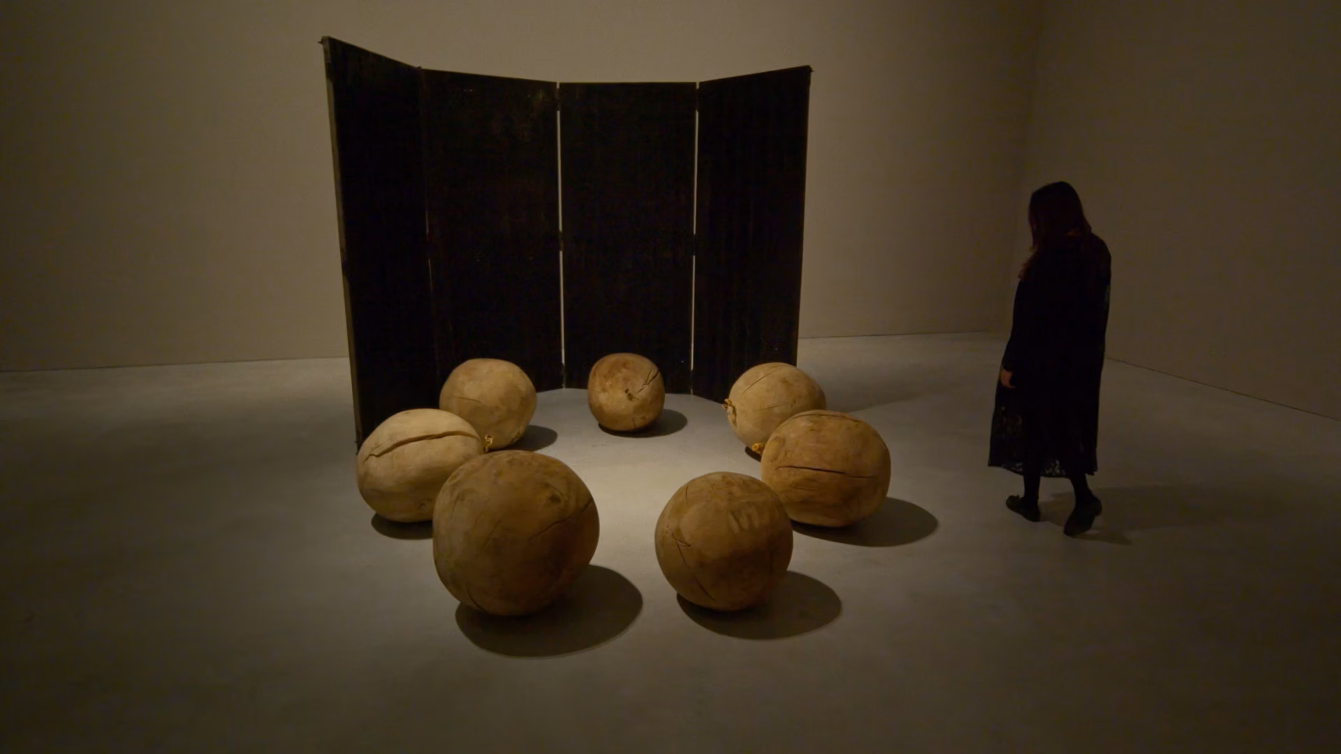 Louise Bourgeois. Gathering Wool